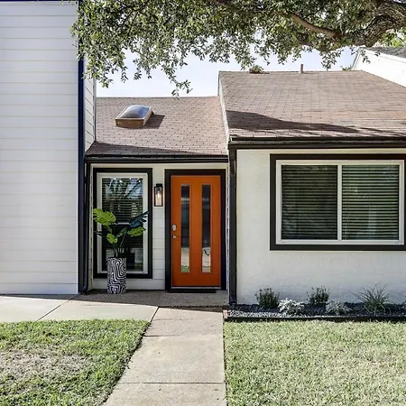 Stylish Allen Home Near Watters Creek Village